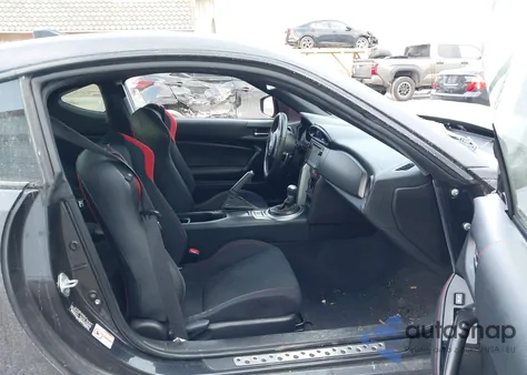 2015 Scion Fr-S z USA, uszkodzony, nr VIN JF1ZNAA15F8708248